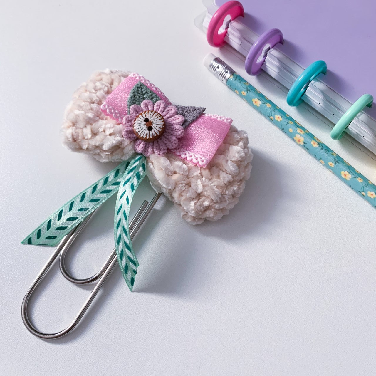 Cream bow with flower clip