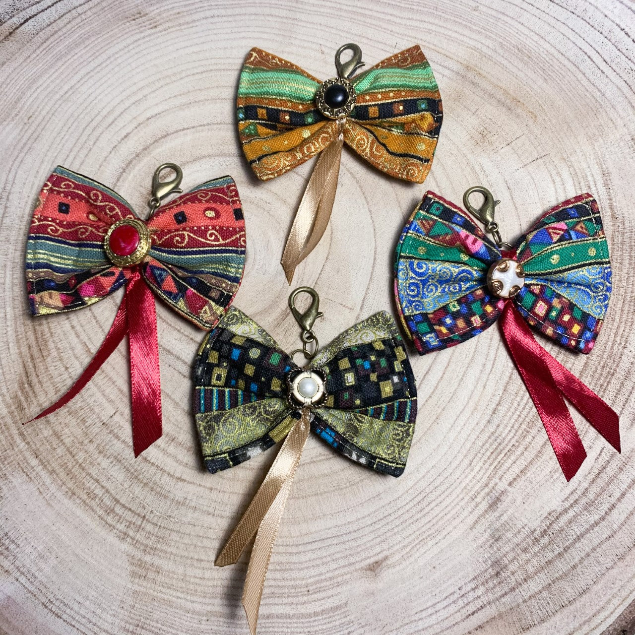 Pretty pattern bow charm