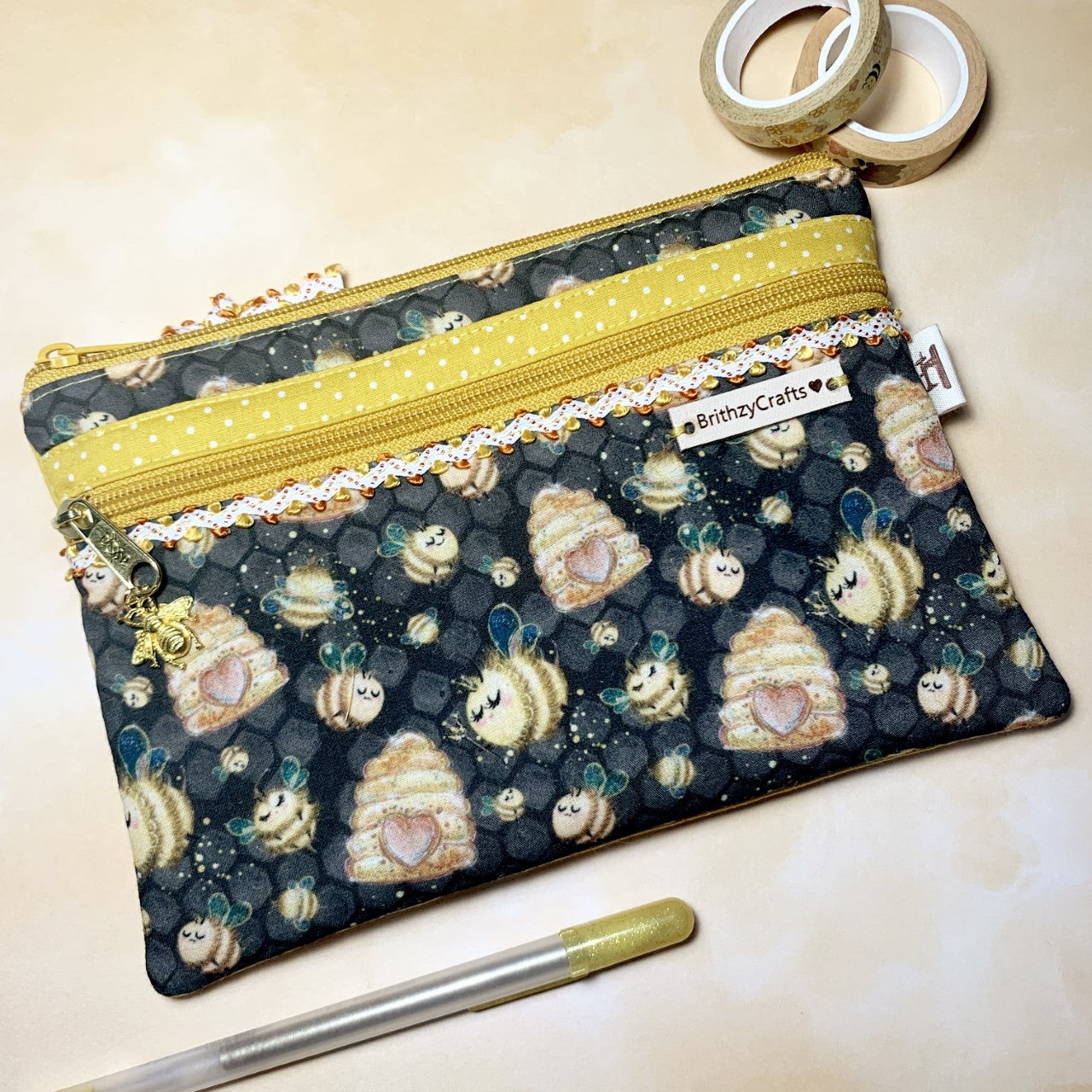 I love bees - double pocket Pouch